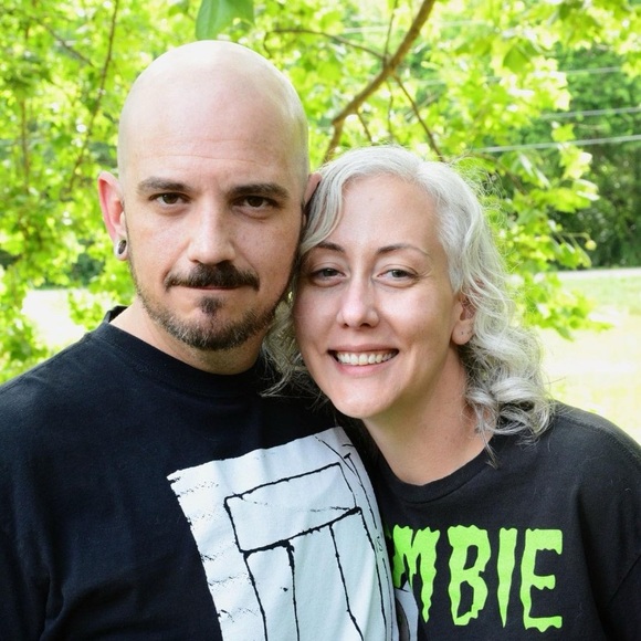 Meet your Poshers, Denovan & Elizabeth - Picture 5 of 5